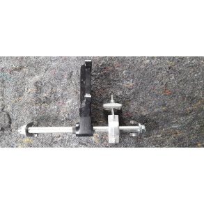 Yamaha RD 350 Bagaksel komplet med holder for bagbremsecaliber 29L