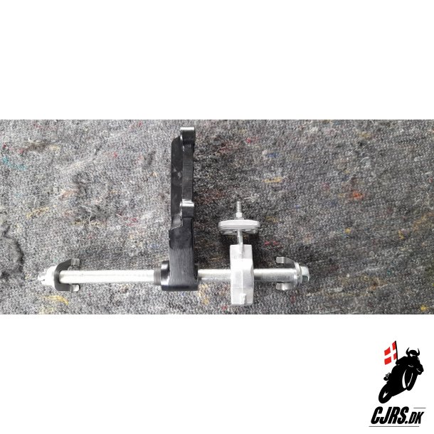 Yamaha RD 350 Bagaksel komplet med holder for bagbremsecaliber 29L