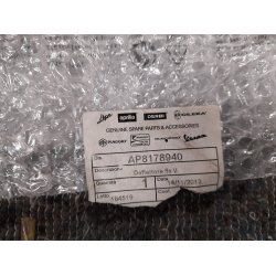 Aprilia RSV 1000 R tank deflector AP8178940