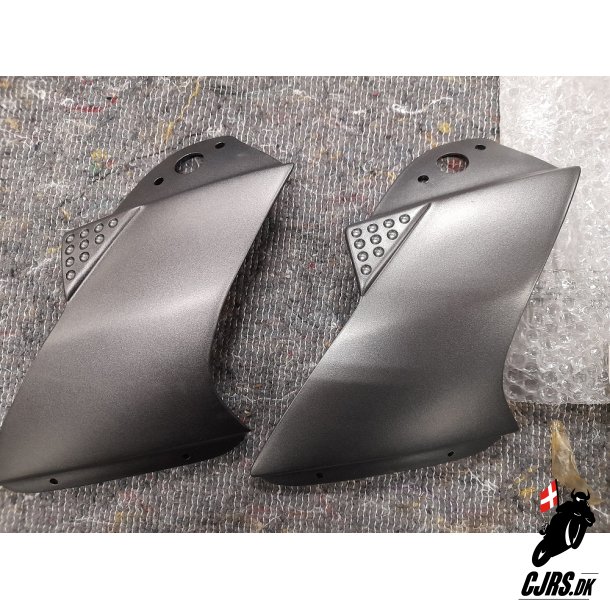 Aprilia RSV 1000 R tank deflector AP8178940