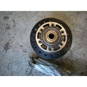 Yamaha TZ 350 Forhjulsnav incl eger - men uden flg 