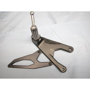 Yamaha R1 type BX46 Venstre fodhvilerkonsold